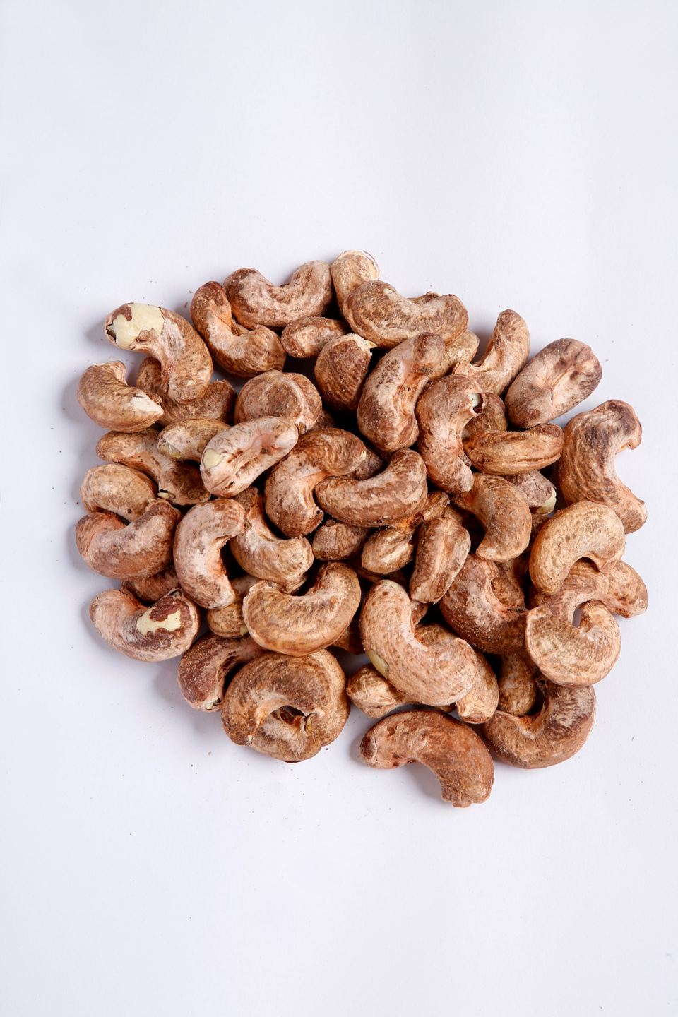 Cashew kernels with skin on